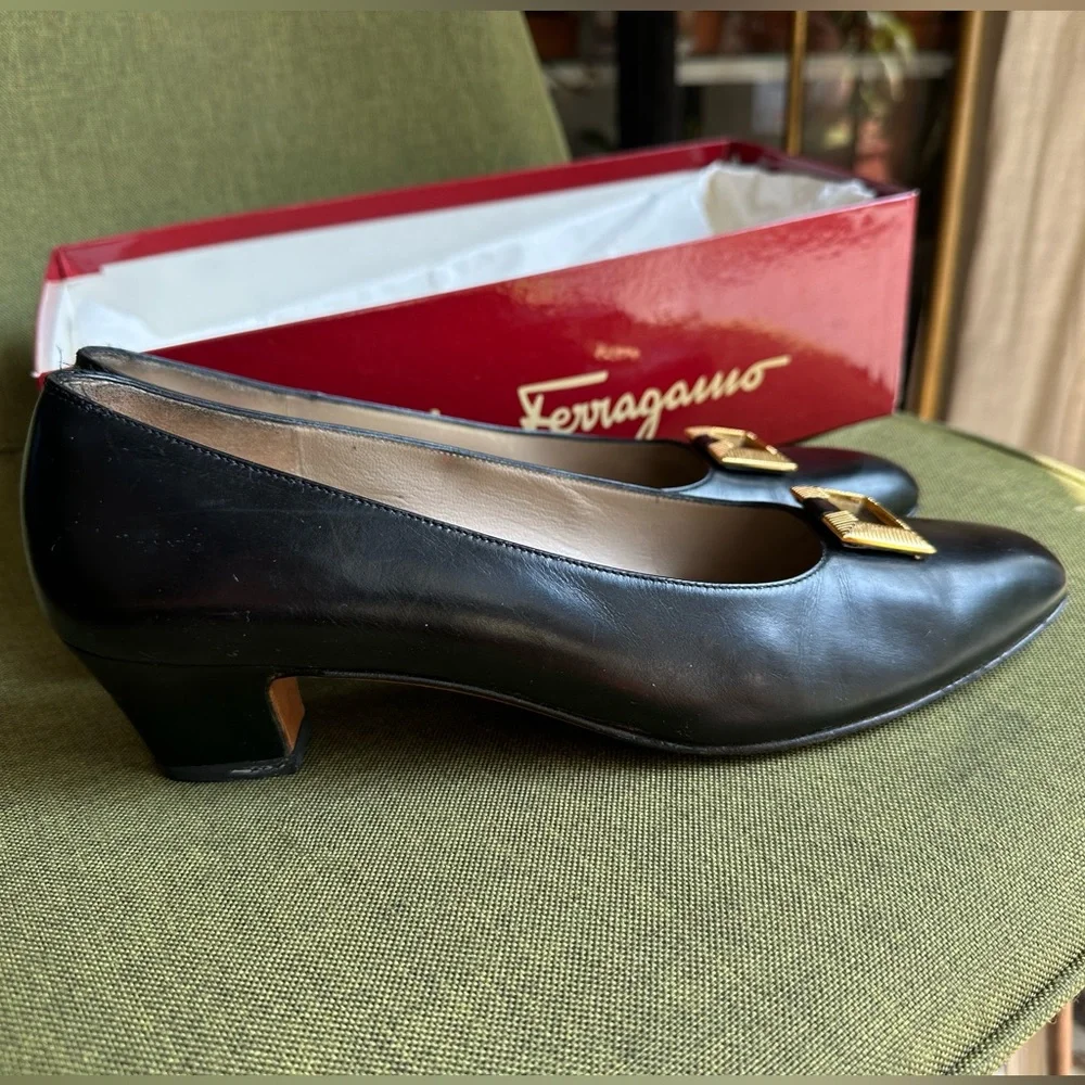 Salvatore Ferragamo Black Leather Pump Heels 8.5 narrow / 7.5 - Picture 2 of 5